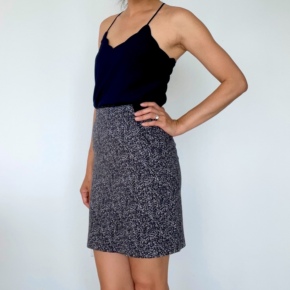 High-waisted mini skirt, pointillism print
